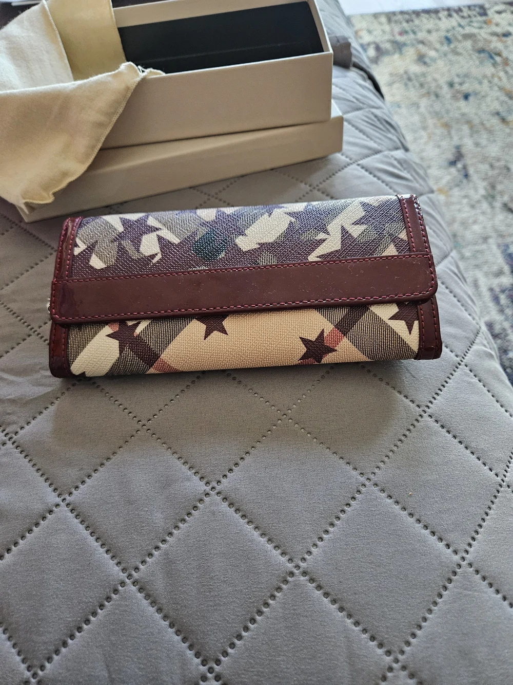Burberry Beige and Burgundy Star-Print Wallet Clutch - Picture 6 of 7